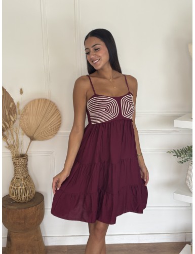 Robe courte brodée bordeaux...