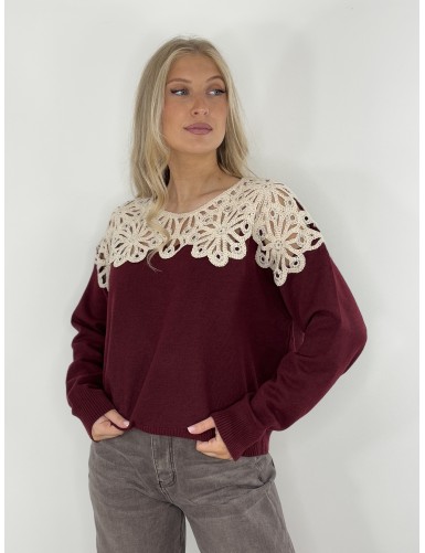 Pull avec motif bordeaux...