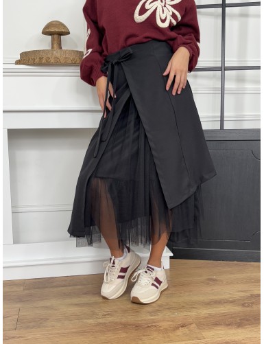 Jupe longue en tulle noire...