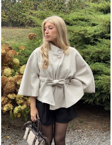 Veste courte et douce beige...