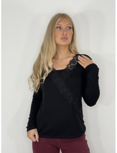 Blouse avec dentelle noire...