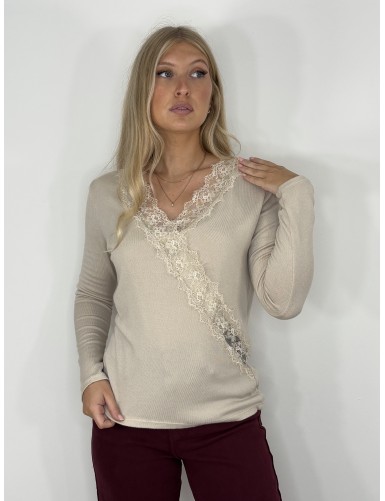 Blouse avec dentelle beige...