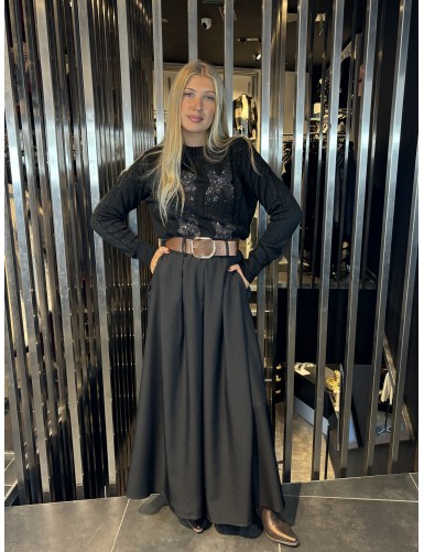 Jupe longue et ample noire...