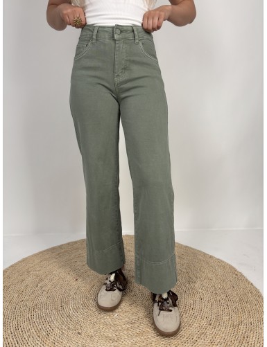 Pantalon droit et ample...