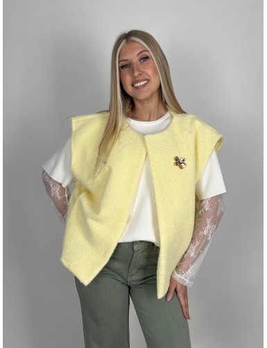 Gilet ouvert à broche jaune...